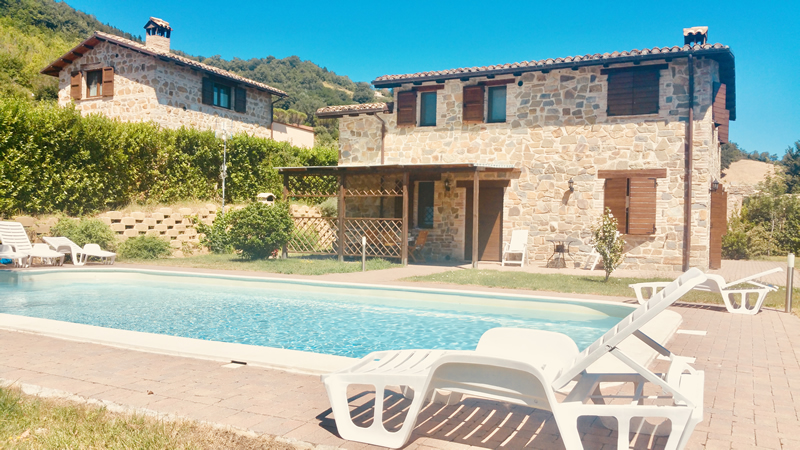 Types of houses to buy in Italy - Villa with pool