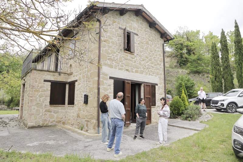 move to italy retreat - house hunting in italy