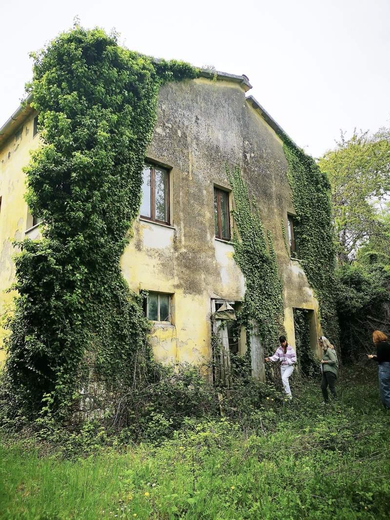 move to italy retreat - viewing ruins for sale