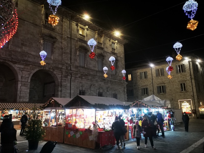 christmas markets le marche italy